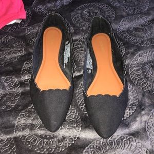 Pointy Toe Scalloped Shoes